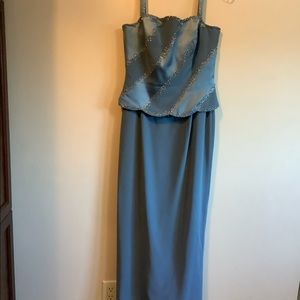 Women Long Evening Gown With Jacket Size 6.